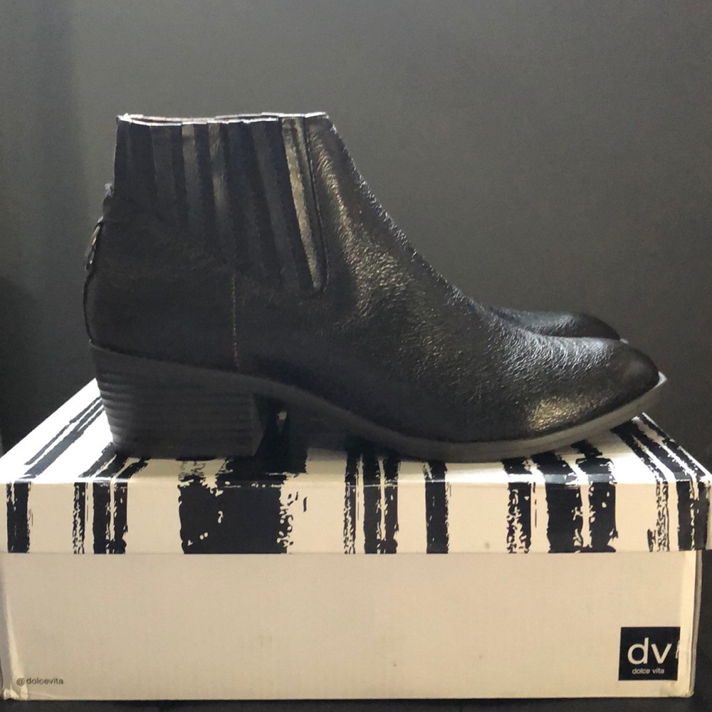 Dolce Vita Knock Booties in Brown Stella (US 8.5)